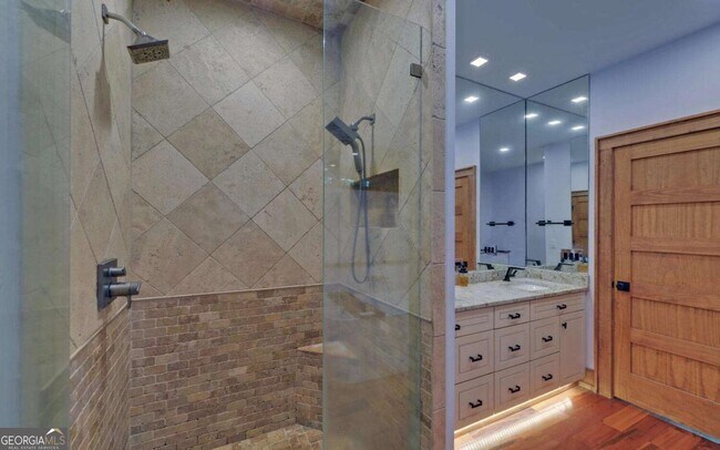 Building Photo - 675 Freedom Heights Dr