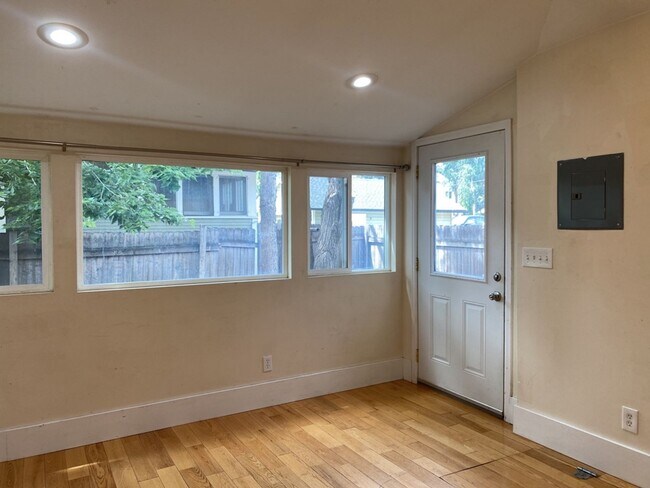 Building Photo - Classic Old Town Fort Collins 2 Bed 2 Bath Home Close to CSU