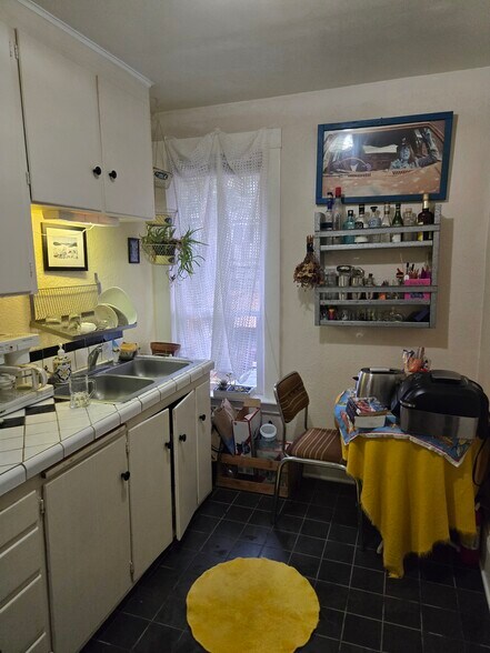 Kitchen - 6518 25th Ave NW