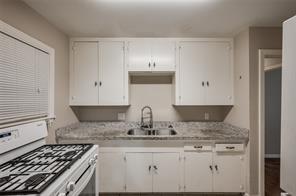 Building Photo - 320 19th St N