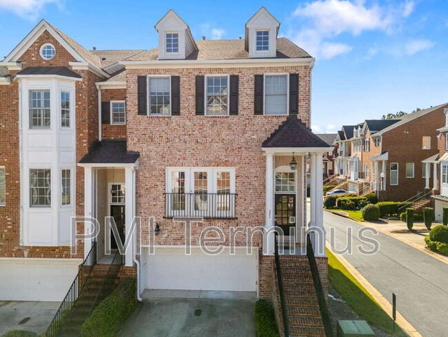 Building Photo - 321 Creekbank Way SE
