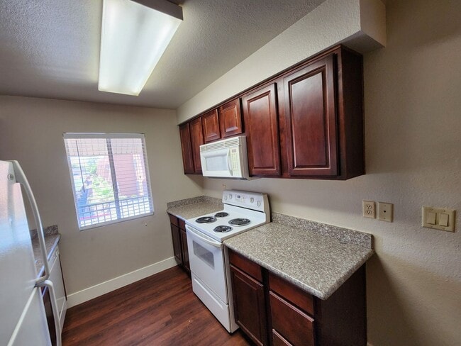 Building Photo - Beautiful Bella Vita 1 Bedroom/1 Bath unit.