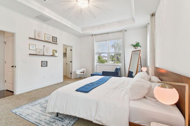Building Photo - Spacious 4 Bed, 2 Bath Single Family Home ...