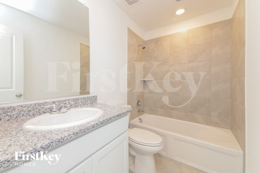 Building Photo - 235 Plumcove Dr