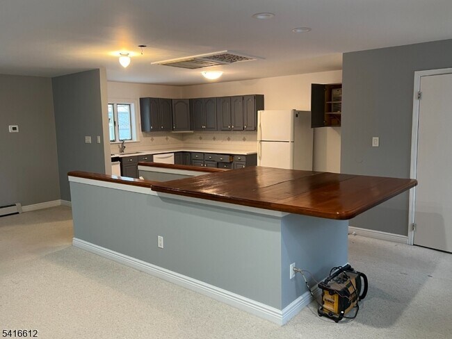 Building Photo - 18 Montrose Ave