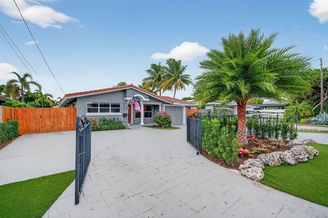 Building Photo - 2407 NE 17th Terrace