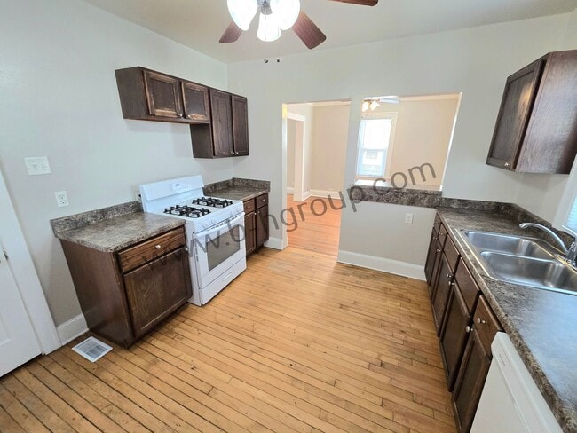 Building Photo - Spacious Single Family Home