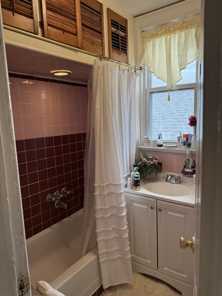 Building Photo - 254 Terrace Ave