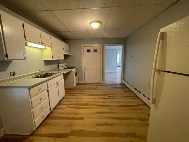 Building Photo - Freshly Updated 2 Bedroom Apartment-Downtown Pittsfield – $1,450/mo
