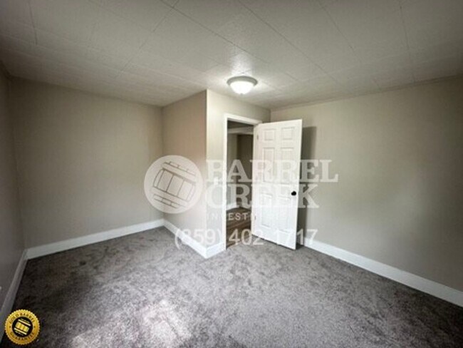 Building Photo - 2-Bed 1-Bath House