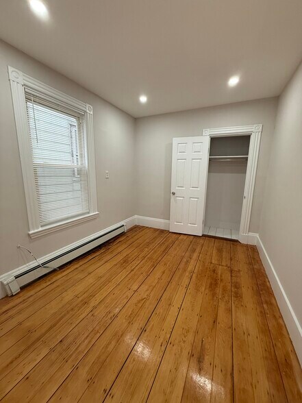 Building Photo - 22 Howell St