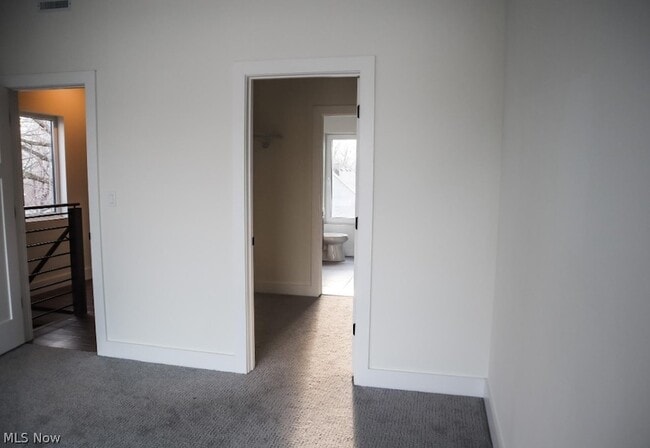 Building Photo - 2476 Thurman Ave