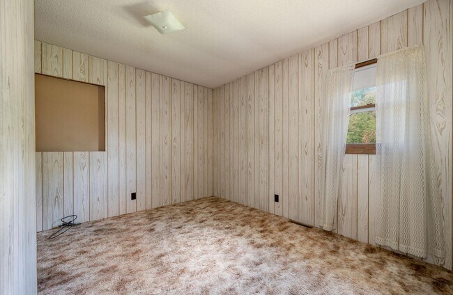 Building Photo - 28457 Splithand Rd