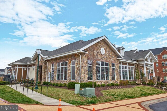 Building Photo - 6228 Davinci St