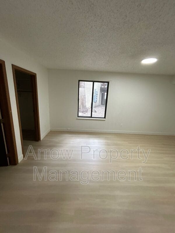 Building Photo - 205 E Arbor Ave