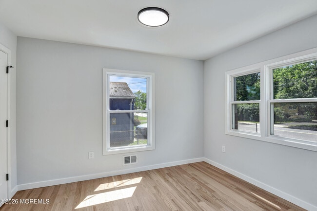 Building Photo - 769 Cliffwood Ave