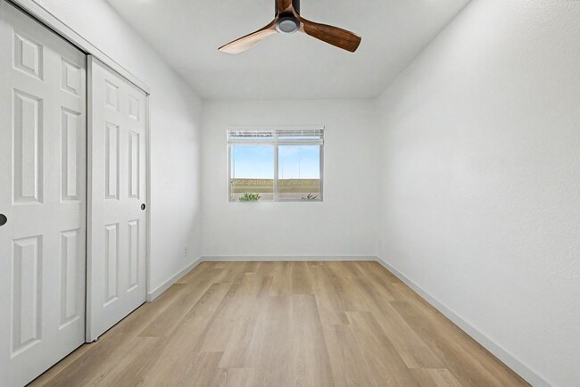 Building Photo - Remodeled 3BR End Unit Townhome in South Tempe | Private Yard + Covered Parking