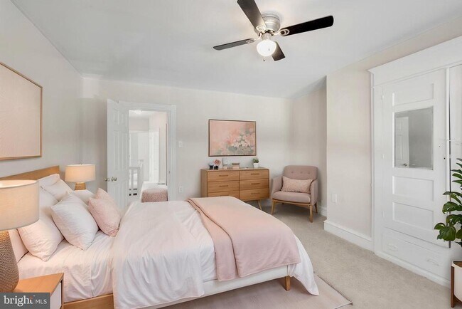 Building Photo - 2323 E Cambria St