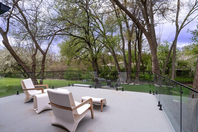 Building Photo - 4016 Eaton Dr