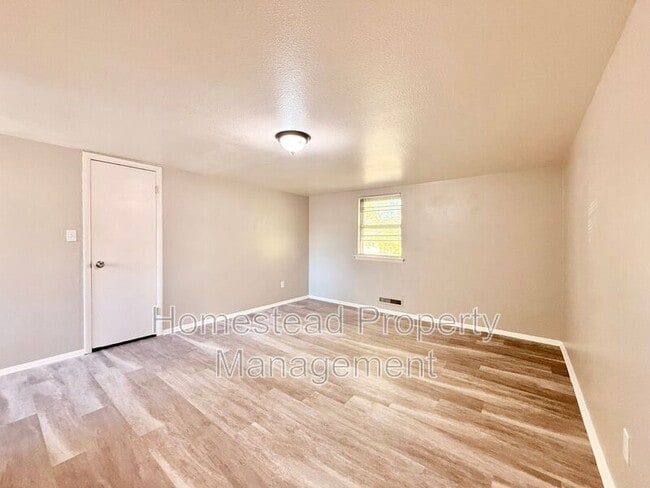 Building Photo - 1132 SW 61st St