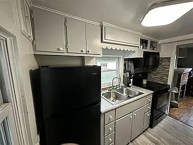 Building Photo - 5 Drumore Cres