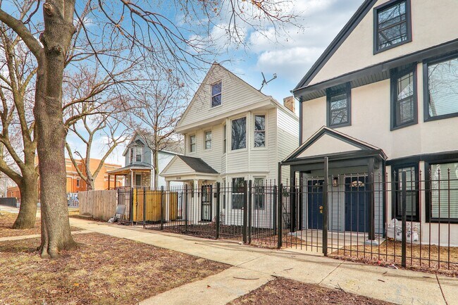 Building Photo - 8807 S Lowe Ave