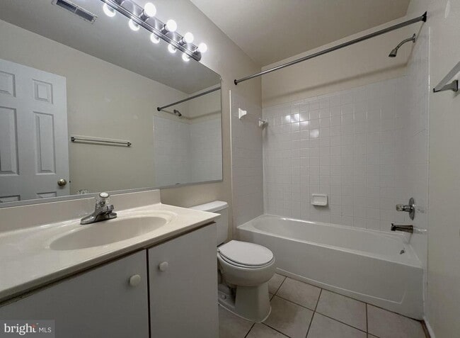 Building Photo - 45504 Trail Run Terrace