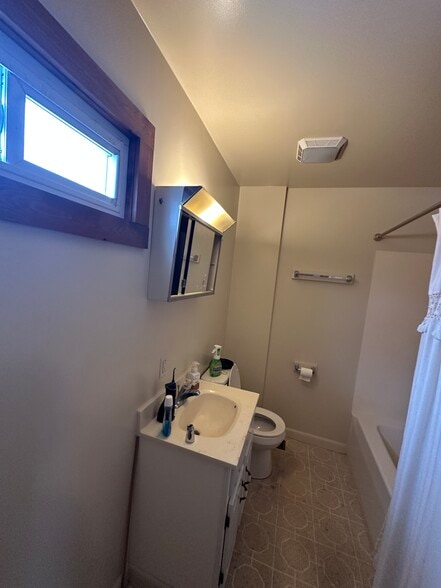 Building Photo - 921 Walnut St