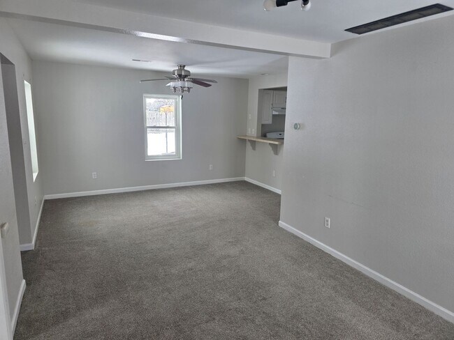 Building Photo - Beautiful 2bed/1bath