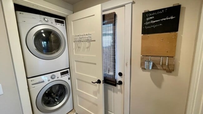 Building Photo - Extensively Renovated 3 Bedroom, 2 Bathroom Charmer in the Historic Railroad District