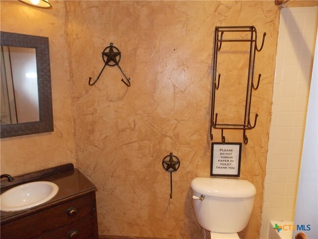 Building Photo - 1414 Leander