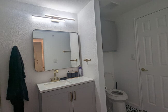 Building Photo - 2929 Kings Rd