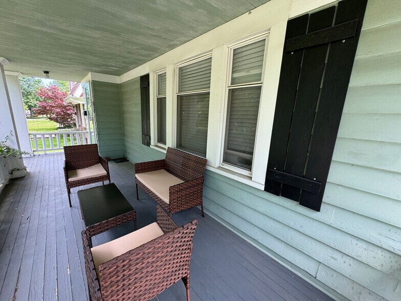 Building Photo - 2334 Noble Rd