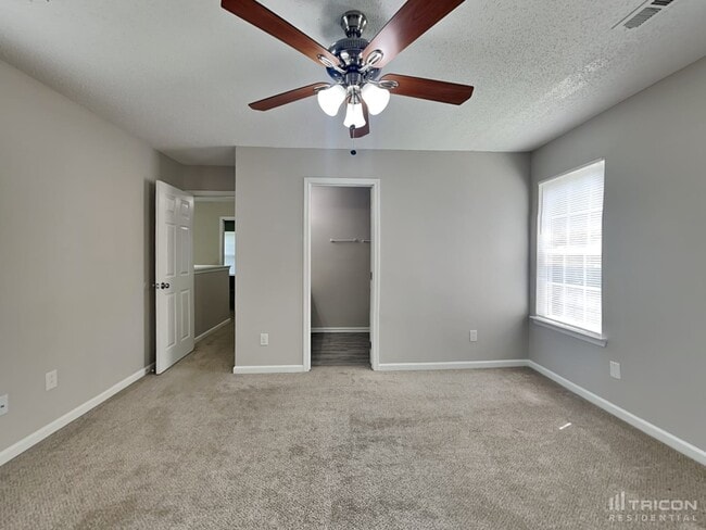 Building Photo - 7008 Breeders Cup Cir