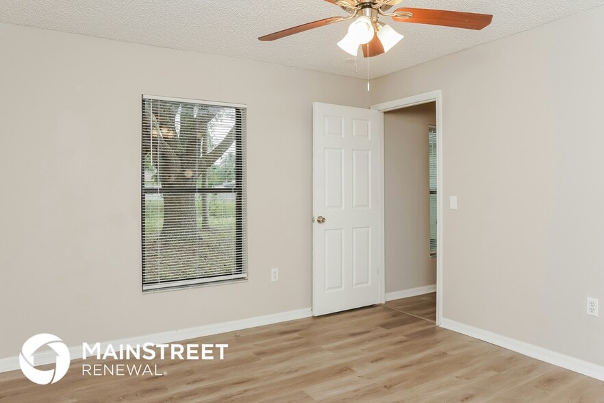 Building Photo - 430 Almansa St NE