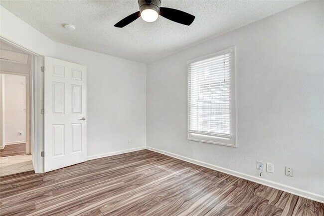 Building Photo - 916 Jewell St