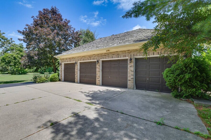 Building Photo - 7 Creekside Ln