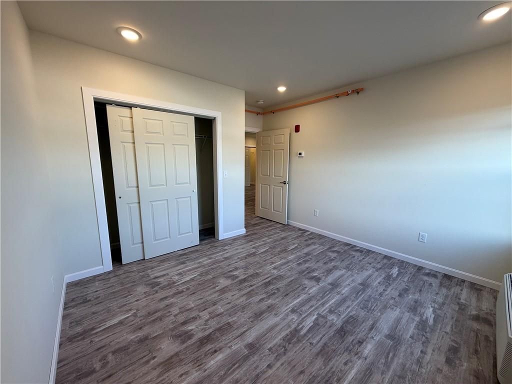 Building Photo - 327 Pine St