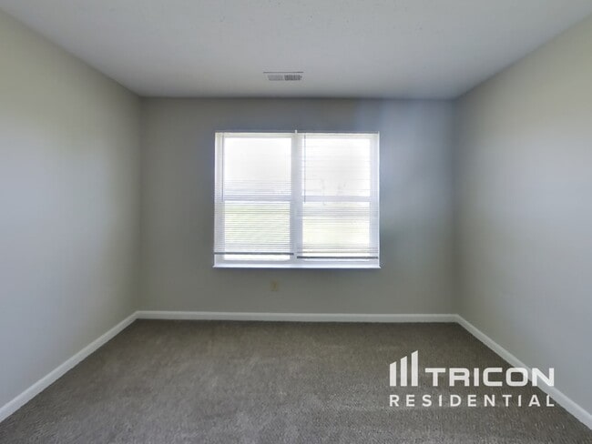 Building Photo - 6916 N Karnes Dr