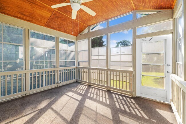 Building Photo - 8422 Bampton Dr
