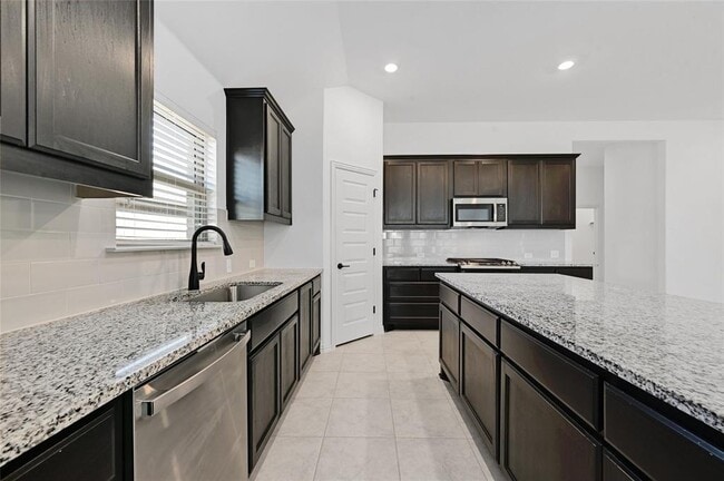 Building Photo - 160 Fawn Riv Run