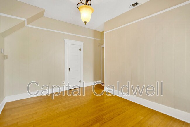 Building Photo - 911 S Rome Ave