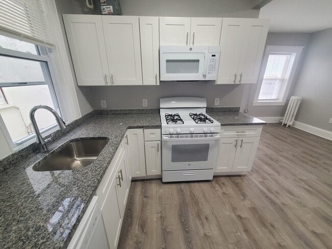 Primary Photo - 738 Washington St