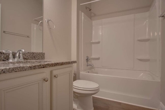 Building Photo - Spacious 3BR/2BA Home in Pace – Pet-Friend...