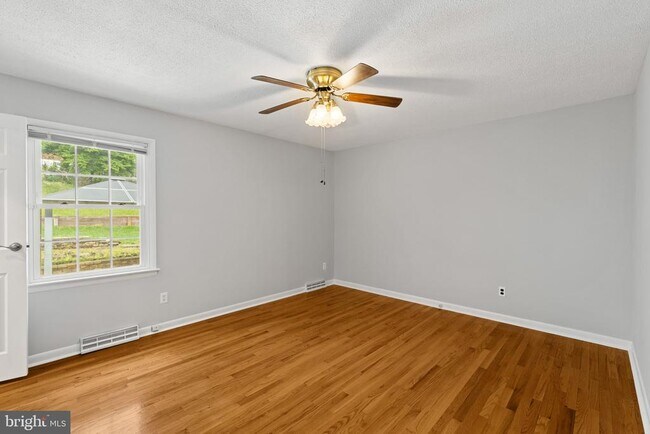 Building Photo - 8006 Woodhaven Ct