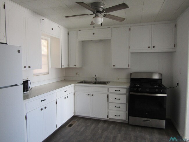 Building Photo - 3710 W Grand Ave