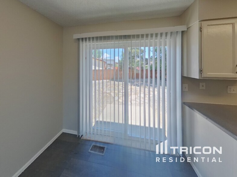 Building Photo - 4868 Irving Dr