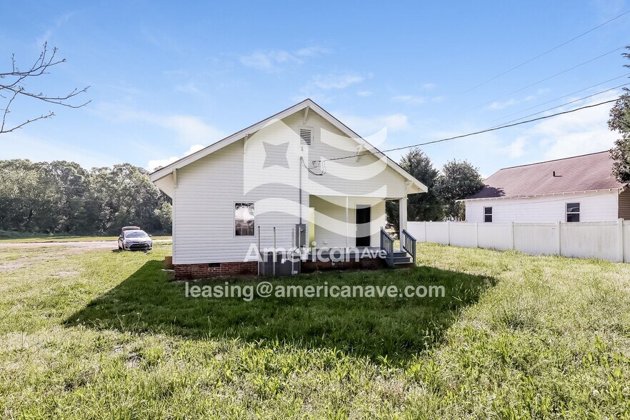 Building Photo - 128 Riley St