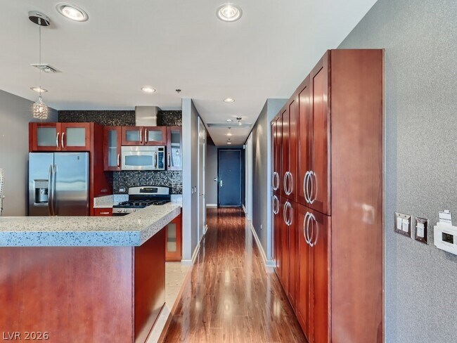 Building Photo - 4575 Dean Martin Dr