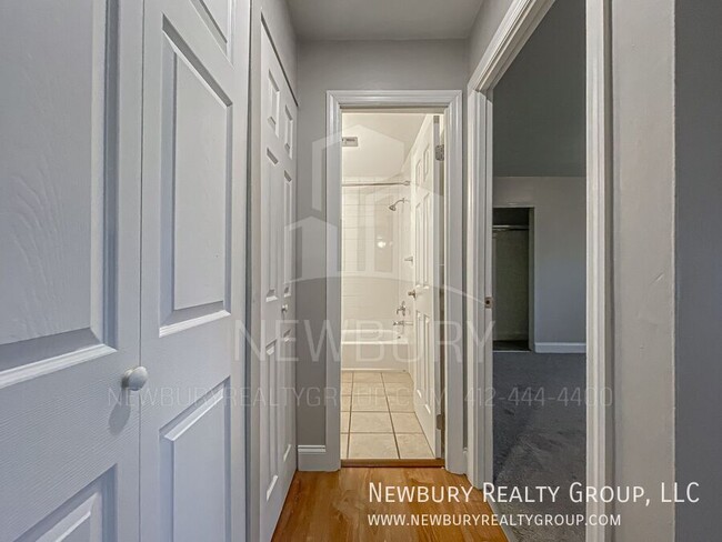 Building Photo - Welcome to Your New Home in the Westwood/O...